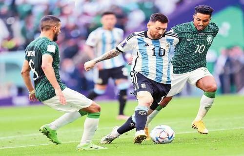 约基奇34+10+9+单节18分暴走创神迹，掘金险胜火箭！杜兰特14中5，申京16中6